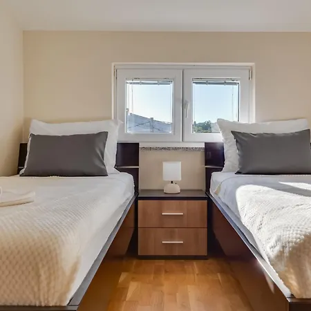 Relax-1 By Interhome Maslenica